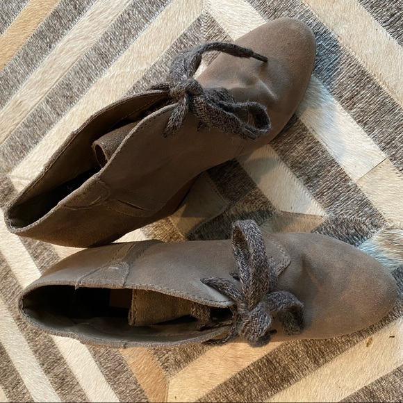 Dolce Vita Suede ‘Gael’ Lace Up Booties - Picture 5 of 7